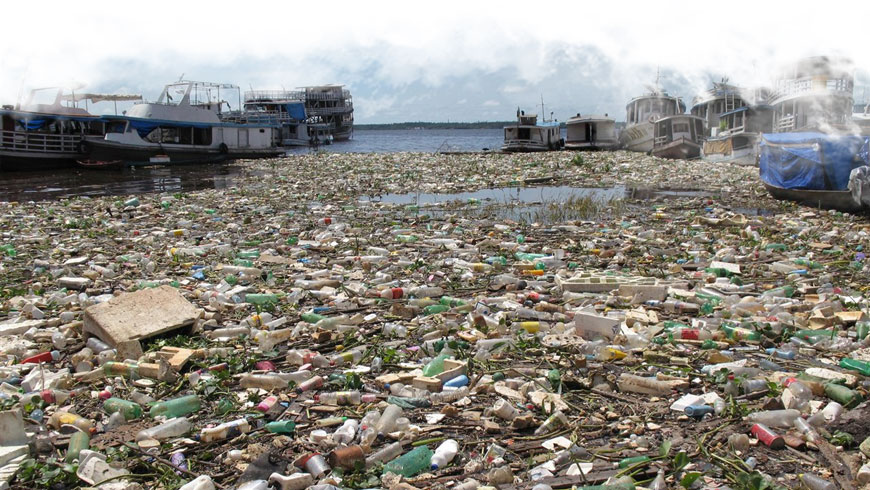 Pollution des cours d'eau à Manaus